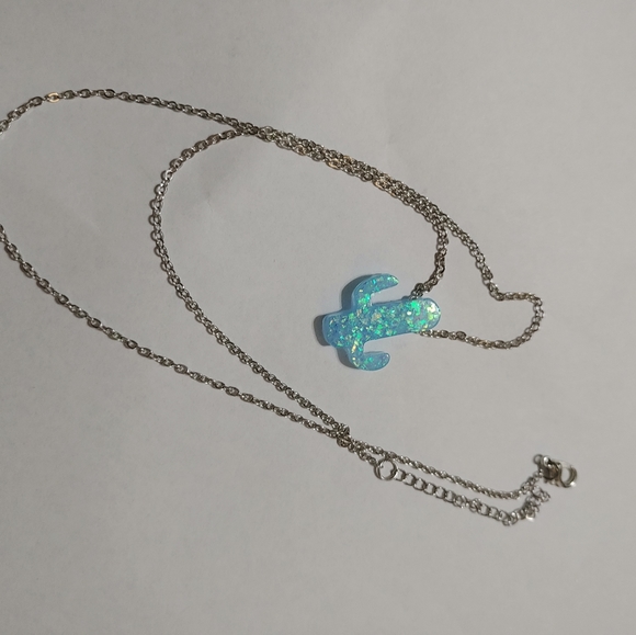 Cute Cactus Necklace - Picture 2 of 3